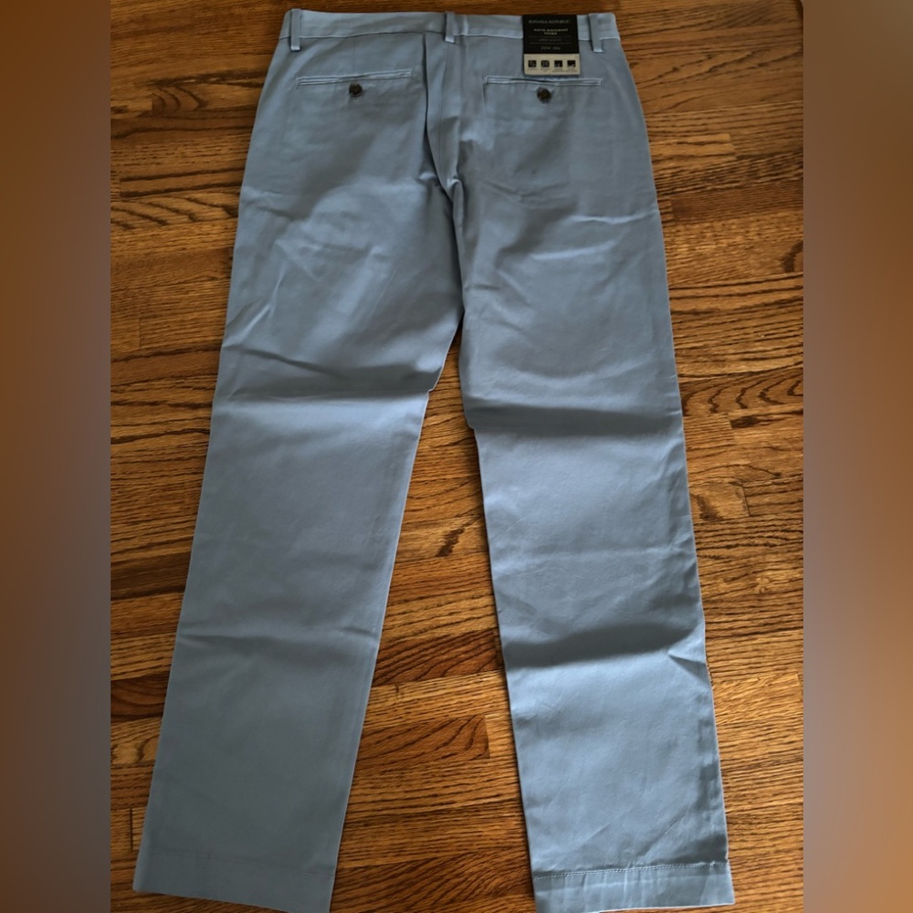 32x30 Banana Republic Men's Sky Blue Chinos